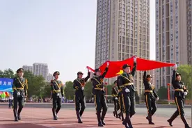 超燃！经开少年田径赛场逐梦，青春活力全开图片