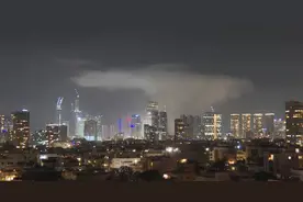 开打了！150枚伊朗导弹齐射，美军萨德拦截失败，重创特拉维夫市图片