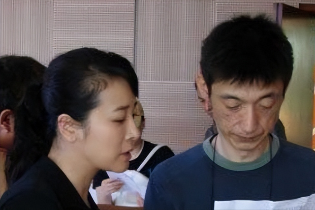 她是国家一级演员，多次给坐轮椅丈夫戴绿帽，如今儿子也是演员