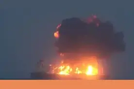 大快人心，胡塞武装瘫痪以机场，还要打击途经红海的美国商船图片