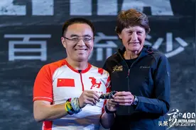 超牛上市公司董事长，竟六次跑完400公里极限越野赛？！图片