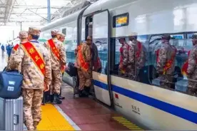 新兵乘坐火车需要购票上车吗？图片