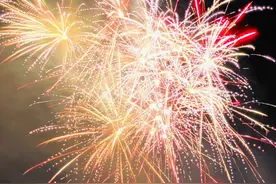 手机怎么拍烟花好看？ 烟花的正确拍摄方法，又密又清楚！图片