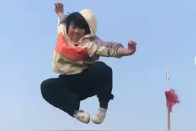 河南170斤女孩苦练20年武术，上倒闭5所武校，从田间地头打到央视图片
