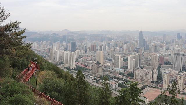 兰州最火的“兰哈顿”山城景，免费高空玻璃栈道，俯瞰全城景观