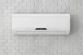 空调外机日晒雨淋，要不要遮一下？还好空调安装师傅提醒，清楚了图片