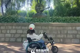初秋青岛的暖心童话 “轮椅公主”李子萱和她的“守护骑士”青岛地铁图片