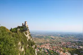 千年未被灭国！这个弹丸小国靠一句话活成“欧洲最强钉子户”图片