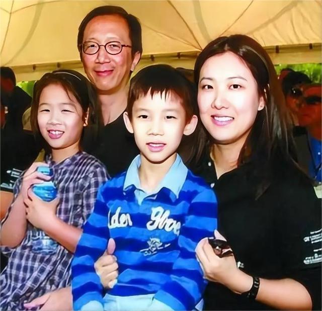 恩爱23年抵不过残酷现实，73岁梁锦松衰老萎缩，47岁伏明霞正美貌