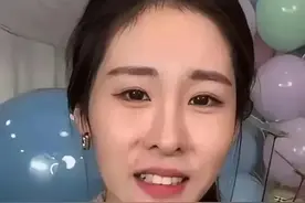 张碧晨在直播的时候忘了开美颜，难怪华晨宇一直没下定决心娶她。图片