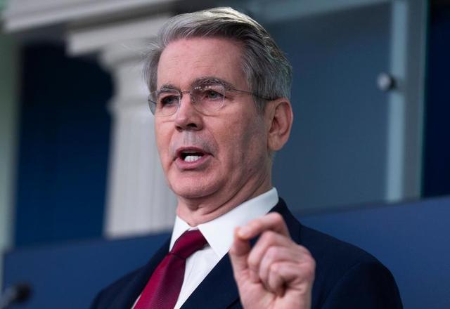 日财长大闹会场，特朗普公布脱钩倒计时	，中方用8字回应高市早苗