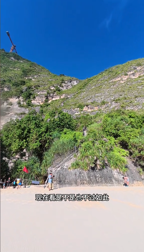 血亏！中国小伙攒钱去巴厘岛，路是烂的 遍地垃圾，还得吃“狗粮”