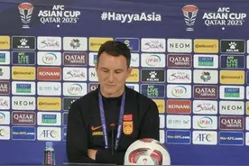 中国男足主帅扬科维奇赛后发言：我很满意他们今天的拼搏态度…只不过运气不好，没有把这些球打进而已图片