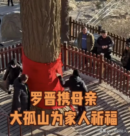 婚变传闻后，罗晋携任素汐与母亲去祈福	，撕碎了唐嫣最后一丝体