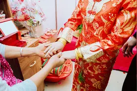 00后情侣举办婚礼同居未领证，男方起诉退还彩礼36.6万图片
