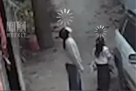 女子气球绑1800元欲给男友惊喜 不料操作失误眼睁睁看它飞走 网友:这钱还真是大风刮来的图片