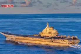 单日起降近百架次，中国双航母上演迎头对攻大战，配属5艘055大驱图片