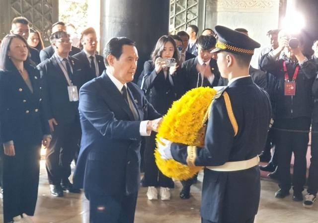 国台办正式宣布：邀请台湾同胞出席阅兵，赖清德拦都拦不住！国民党却在阻止郑丽文？