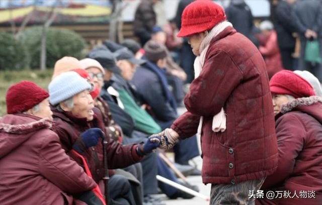 中国将迎来“死亡高峰期”:一代人集体老去，人口天平彻底倾斜