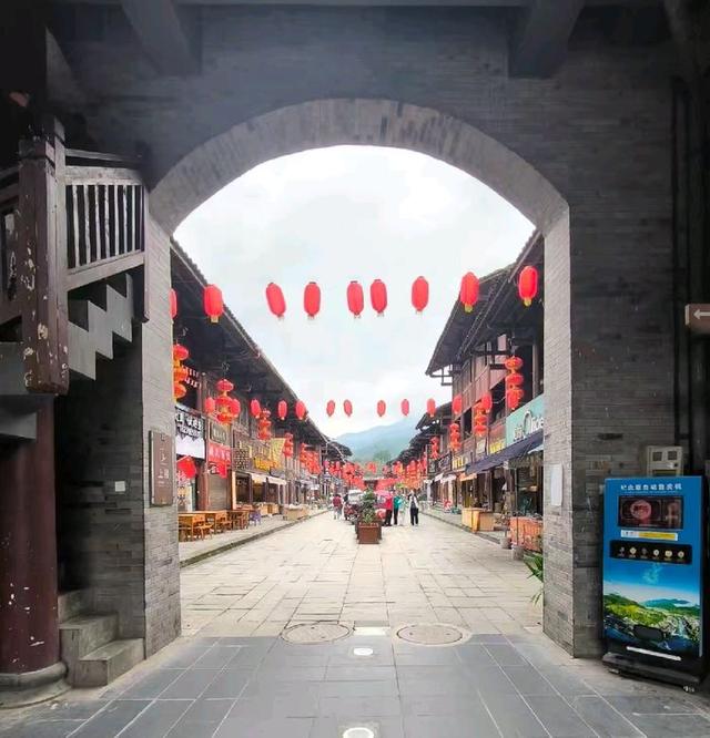 游览汉中市的青木川古镇