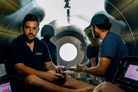 亿万富豪死亡案回顾：5个大人物坐潜艇下海，结果1秒内被压成肉泥图片