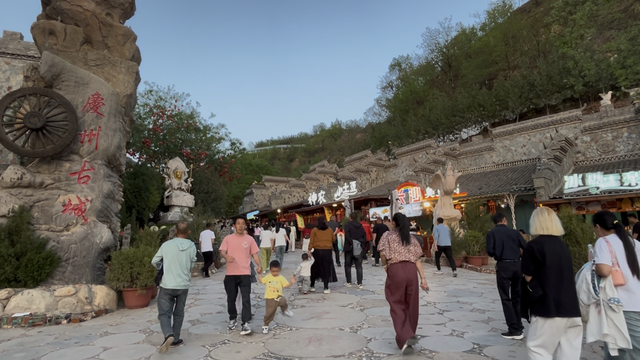 国庆假期，庆城文旅市场火热，千年古城焕发新魅力