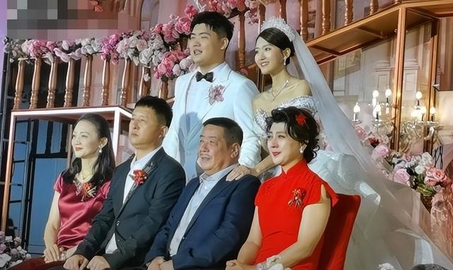 闫学晶事件升级！官媒批评毫不留情，赵家班多人受牵连，麻烦大了