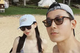 朱珠分享海边全家福，穿泳衣秀火辣身材，2岁女儿未继承妈妈美貌图片