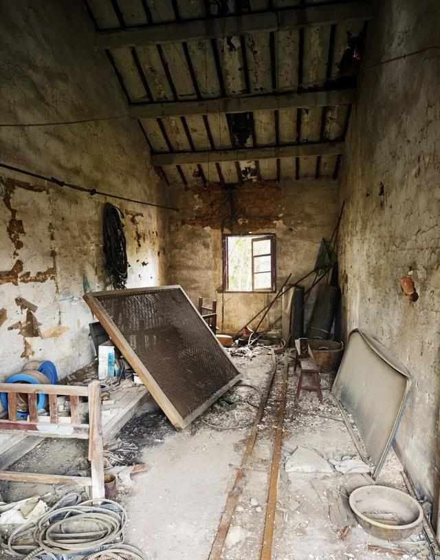 南京南郊山区被时间封印30余年的“矿山小镇”