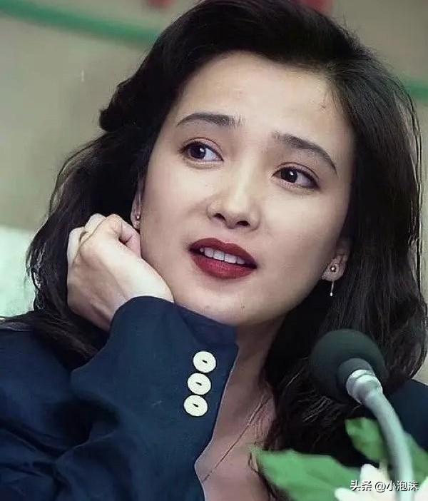 与许亚军离婚后，儿子成了何晴的精神寄托，与脑瘤抗争十年未诉苦