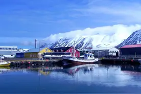 全球最安全的国家，无蚊子无小偷，警察最大行动就是抢鱼图片