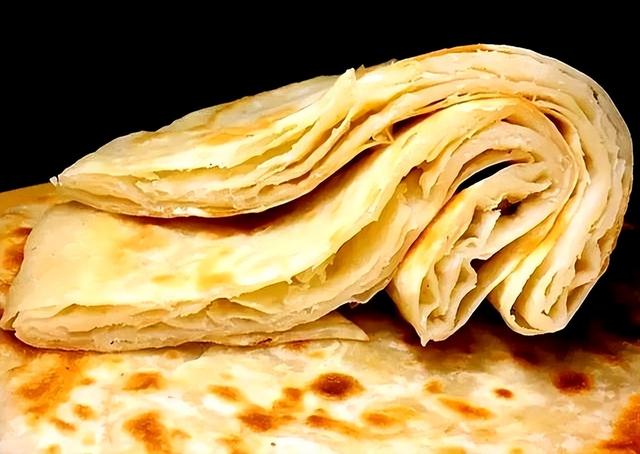 怎么烙饼不硬？教你一招，多加1料，油饼又软又多层，好吃不发硬