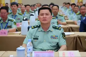 他是武警边防部队最后一任主官 由少将警衔转为副总警监警衔 副部级图片