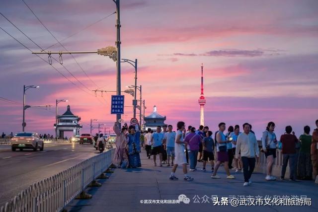 41°C高温天，这么多游客来武汉玩什么?