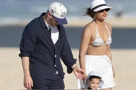 朴雅卡·乔普拉和丈夫孩子现身澳大利亚黄金海岸度假图片