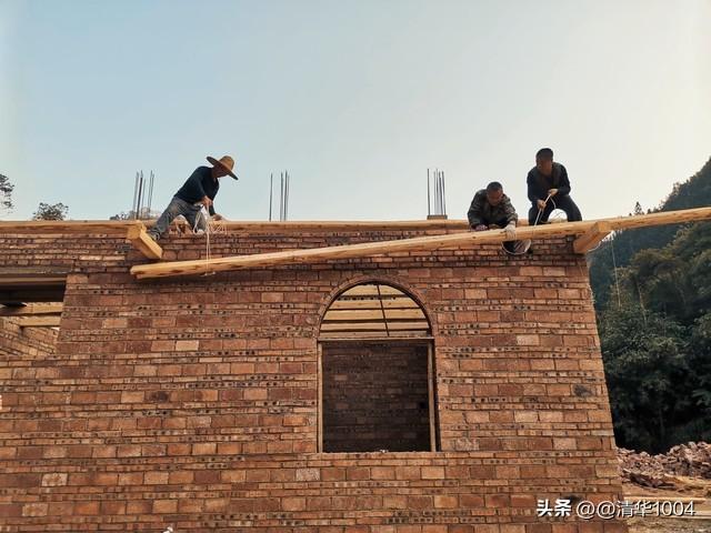 单位招工我负责面试，发小来报名我装不认识，次日上班他来敲我门