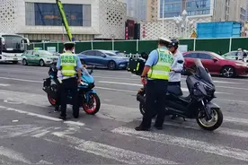 护航今夏！郑州严查电动车、摩托车突出交通违法行为图片