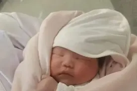 家庭群里锣鼓喧天，鞭炮齐鸣，原来是公主驾到。图片