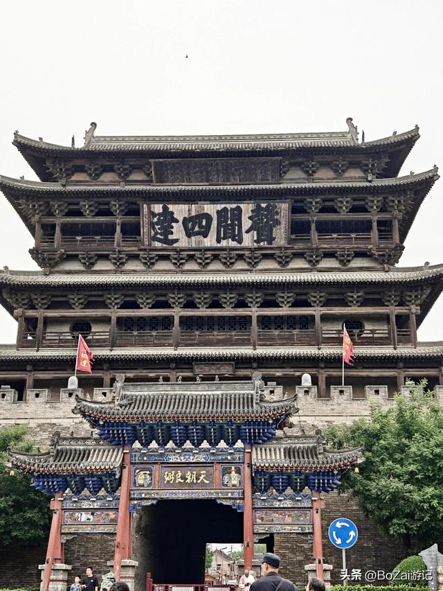 边靖楼，北“威震三关”，南“声闻四达”无门票
