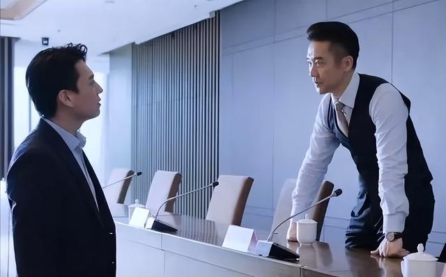 舅舅96年坐牢前买下京城5栋四合院，十年后出狱一看，当场懵了