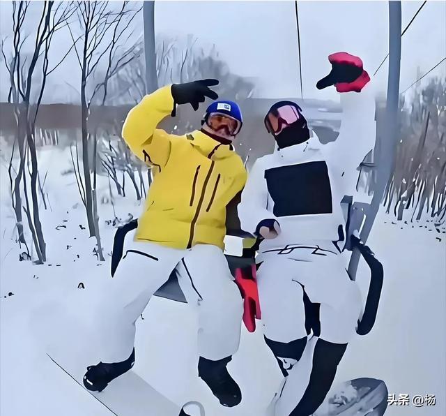 37岁王思聪日本滑雪场现身！五位美女同行个个窈窕，越活越年轻了