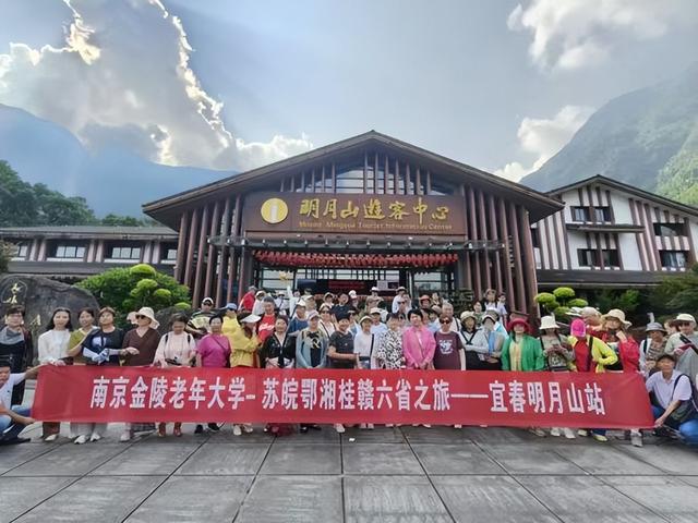暑期文旅“冰火两重天”，明月山凭啥逆势爆火？