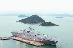 在南海逼退外舰的解放军军舰，为何在香港开放参观？图片