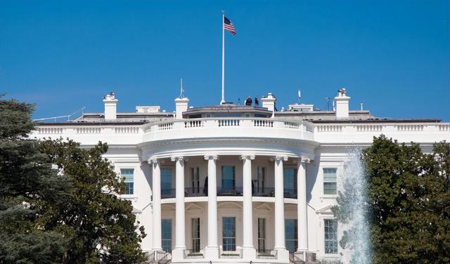 特朗普昭告50州，不能让中国超车，马斯克重返白宫	，最强帮手回归