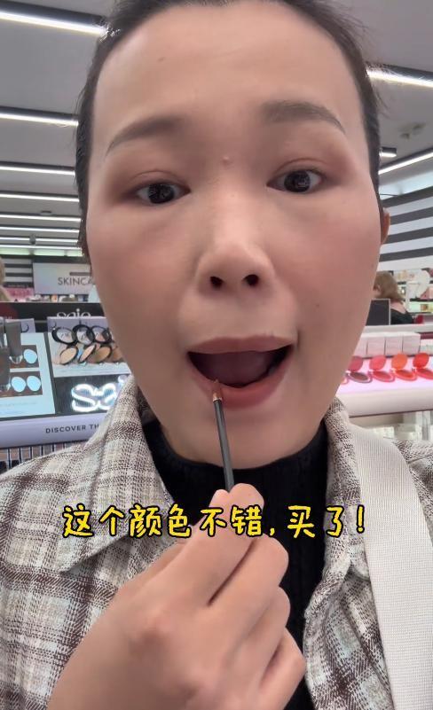 小黄过33岁生日，全程一个人被吐槽太孤独，安呈旺做法令人称赞