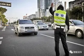 新的查车方式已经来临！交警只要拦下你，这6种违法一查一个准图片