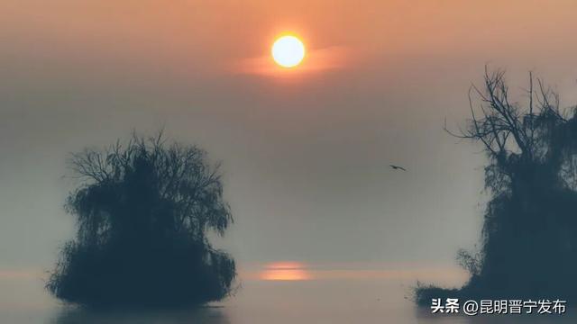 滇池南岸：山水有韵 冬景如画