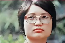 老山女神刘亚玲:战场勇立一等功，战后又被评为最美乡村医生图片