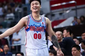 生气了！赵睿不满自媒体乱写，24岁后卫差点去广东，上海队不放人图片
