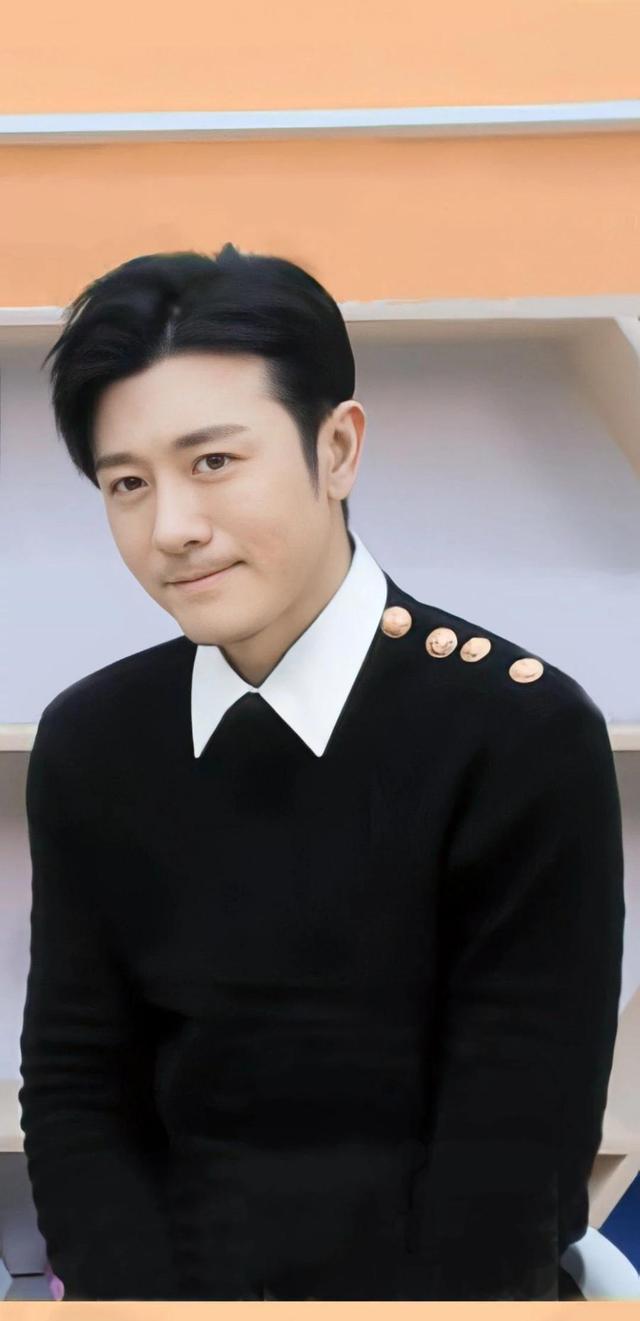 亲妈是导演，干妈是导演，20年都捧不红他，却在娶妻改名后火了